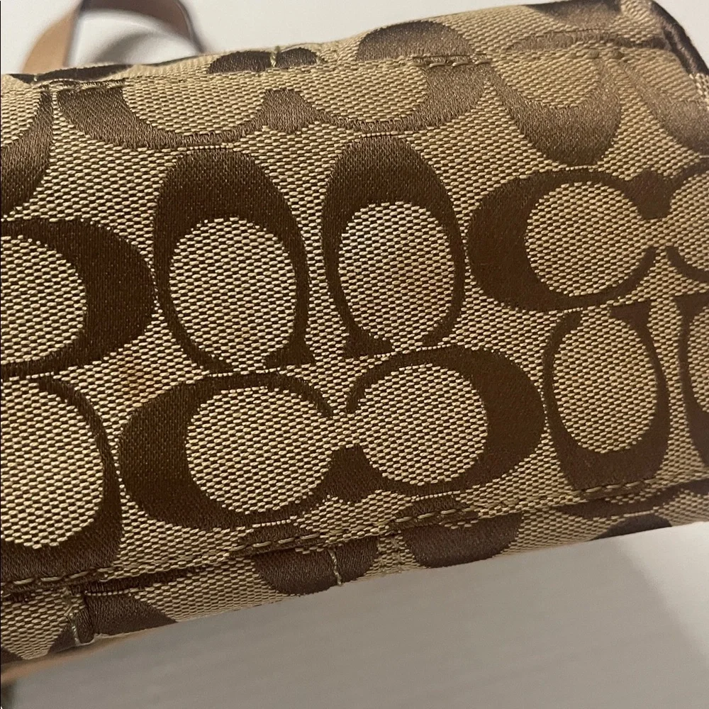 Coach Signature Tote. - Picture 11 of 13